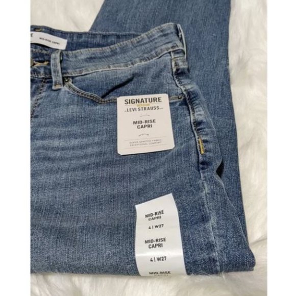 NWT Women's Levi Strauss Denim Capris - Picture 5 of 6